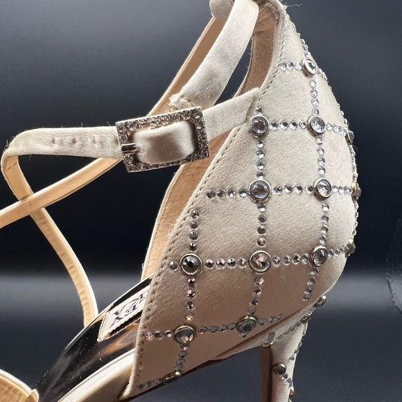 Badgley Mischka Strappy Cream Heels with Silver Accents Size 11 Women’s - Picture 12 of 14